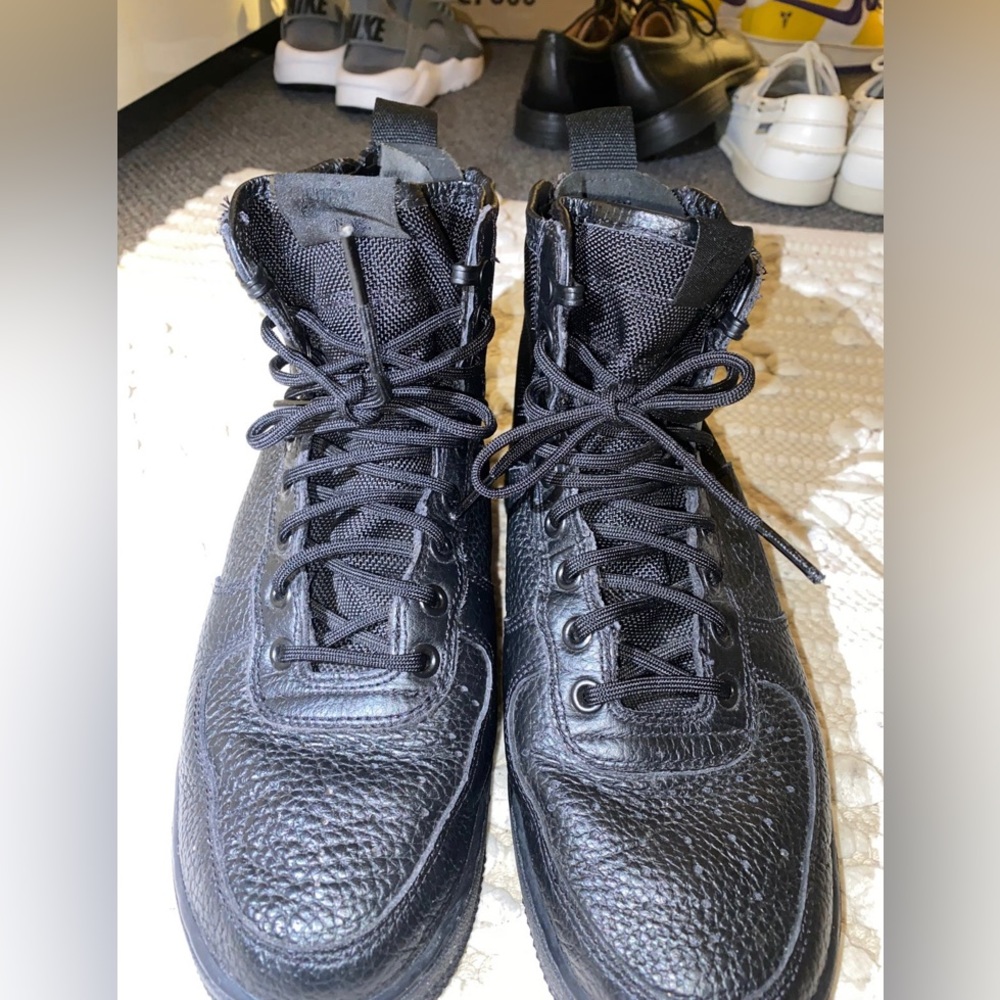 Black SF mid AF1